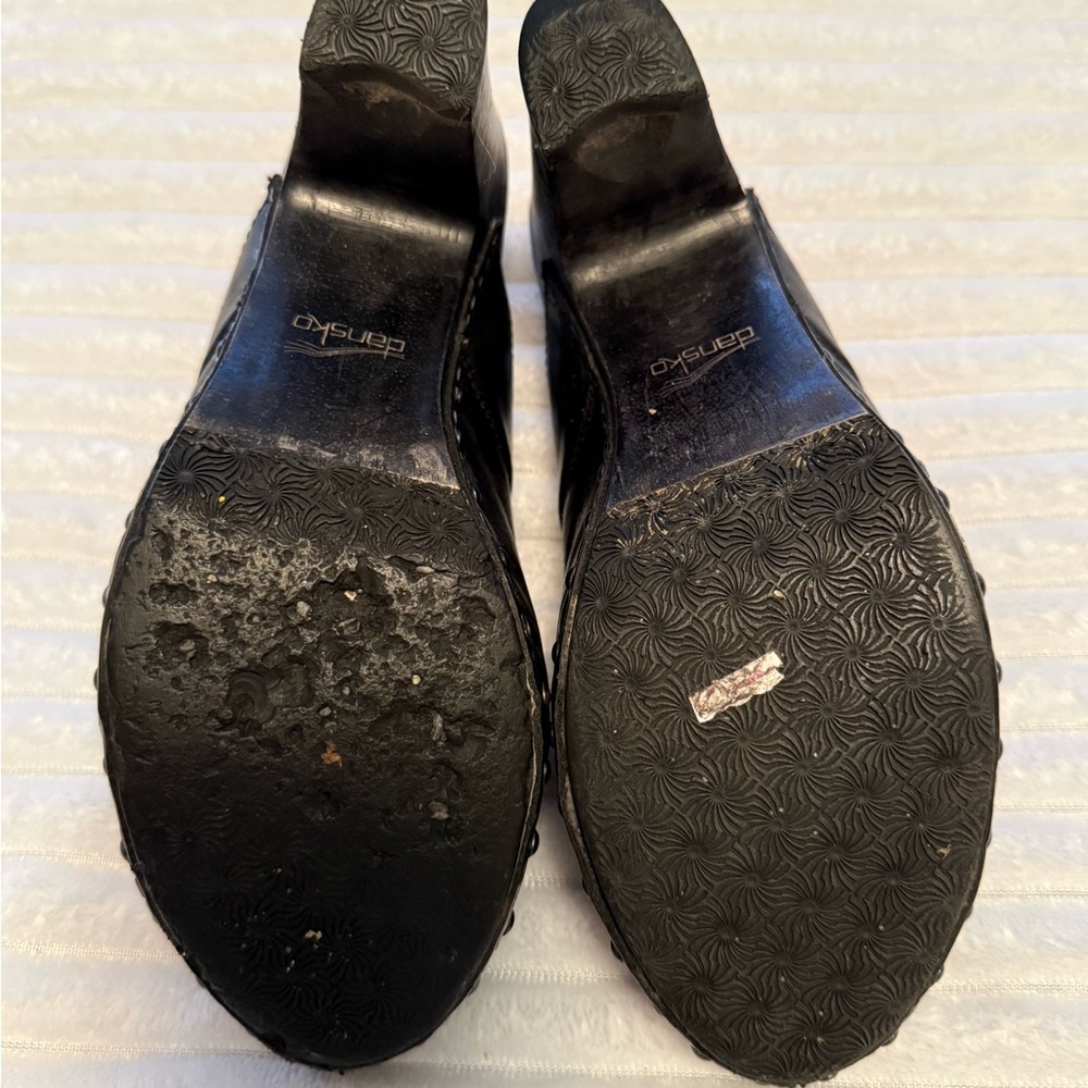 Dansko Women's Classic Black Leather Mules - Picture 6 of 6